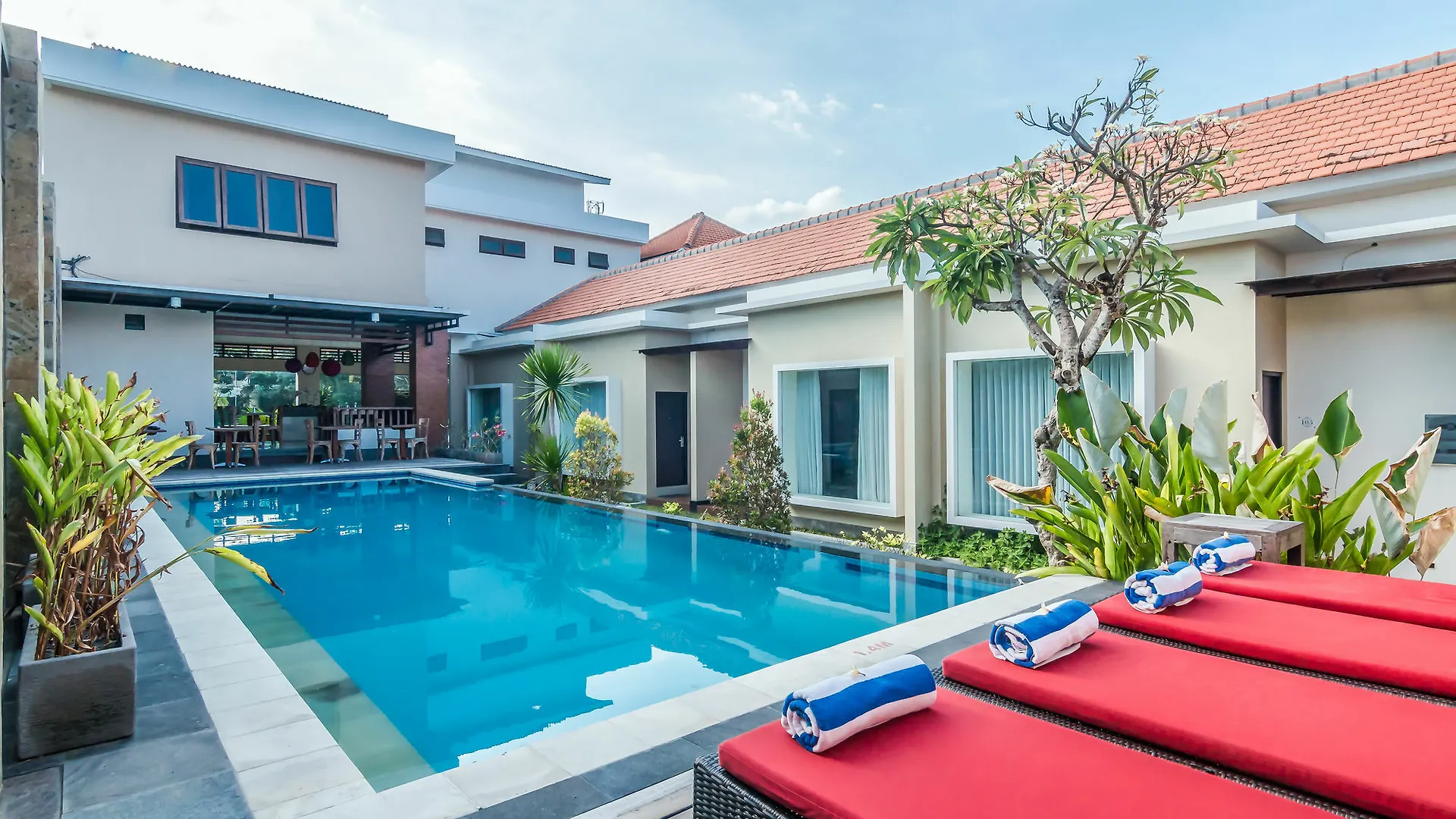 Zen Premium Seminyak Eka Laweya Hotel