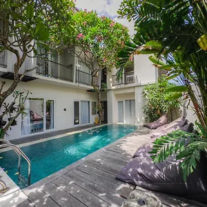 Hola *** Seminyak